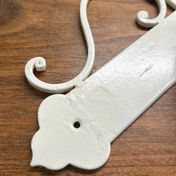 Vintage Cream Coloured Metal Painted Wrought Iron Towel Holder With Ring - Picture 4 of 11